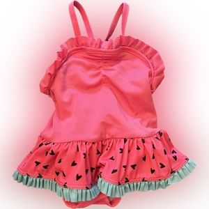 Baby girl bathing suit from Gymboree.  Size 6-12 months. Very good condition.